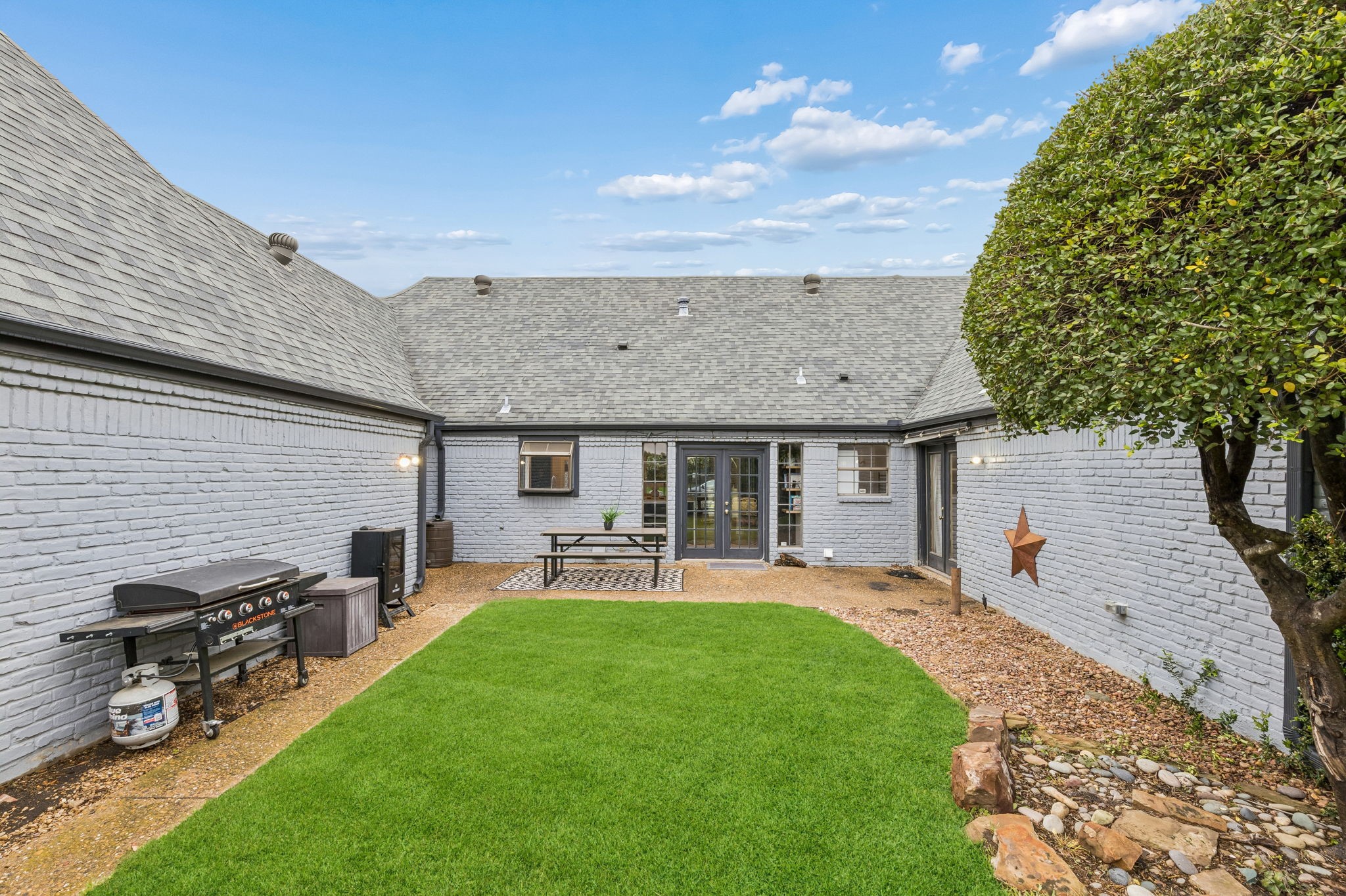 9216 Middle Glen Drive