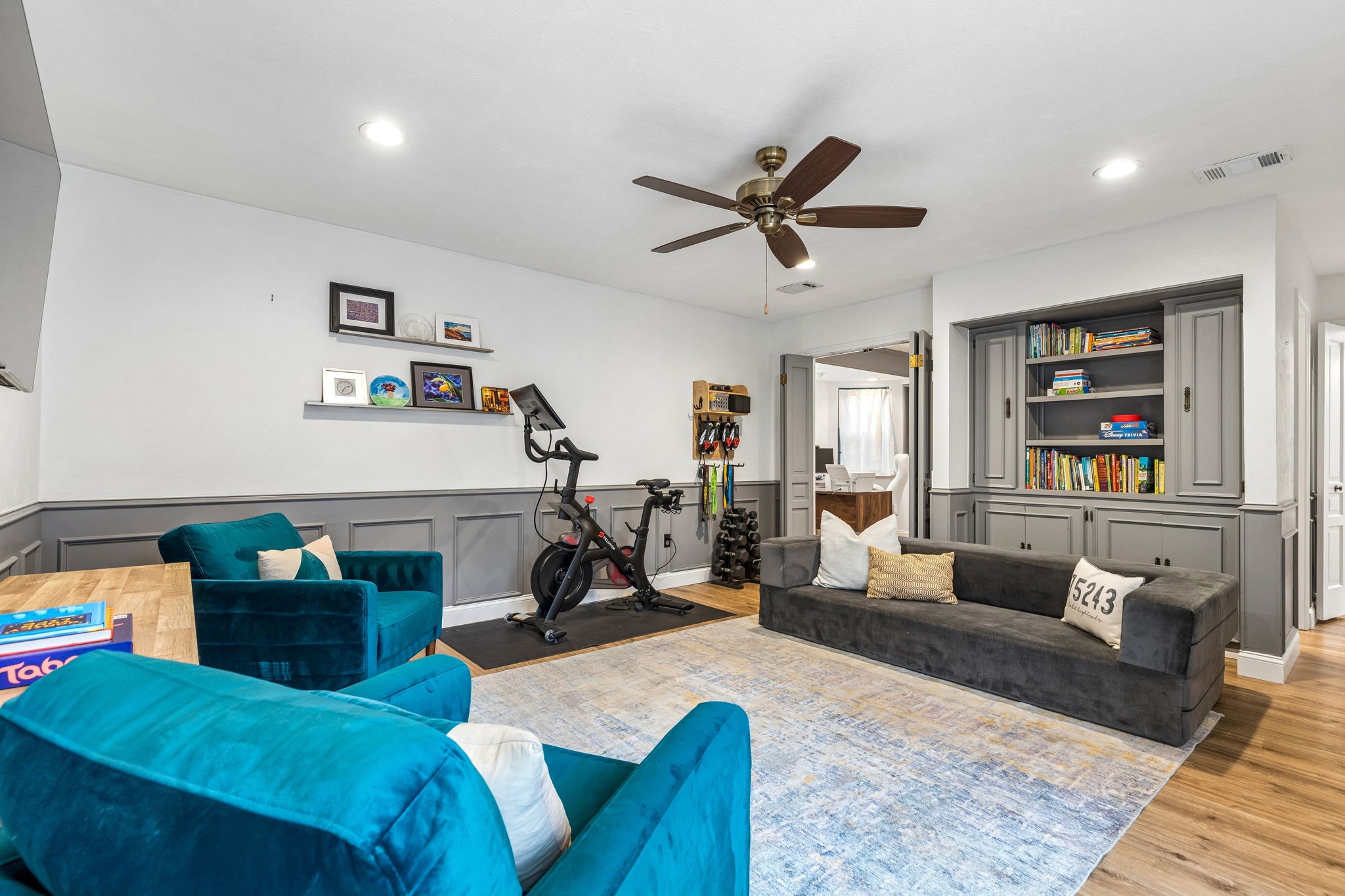 9216 Middle Glen Drive