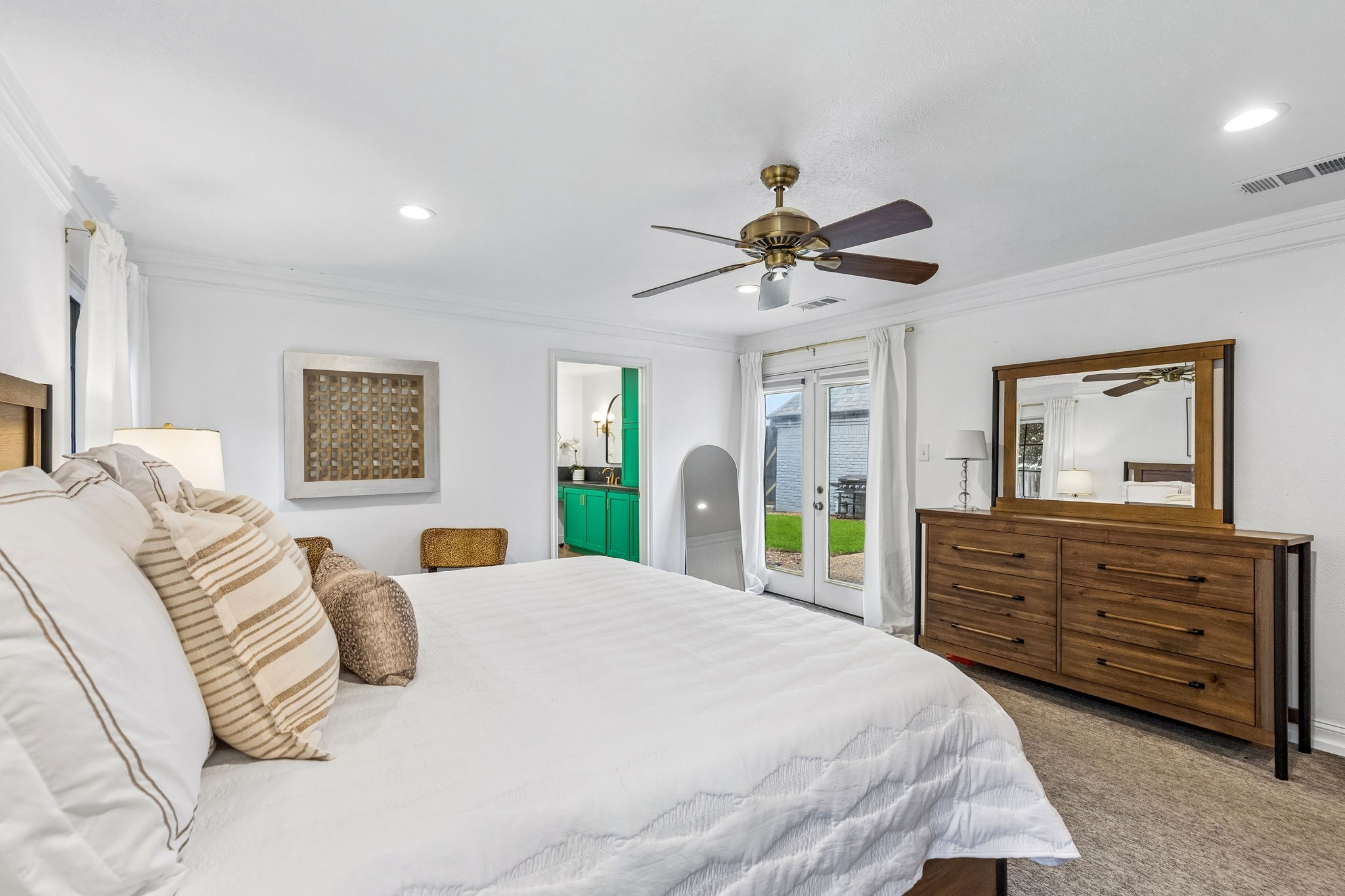 9216 Middle Glen Drive