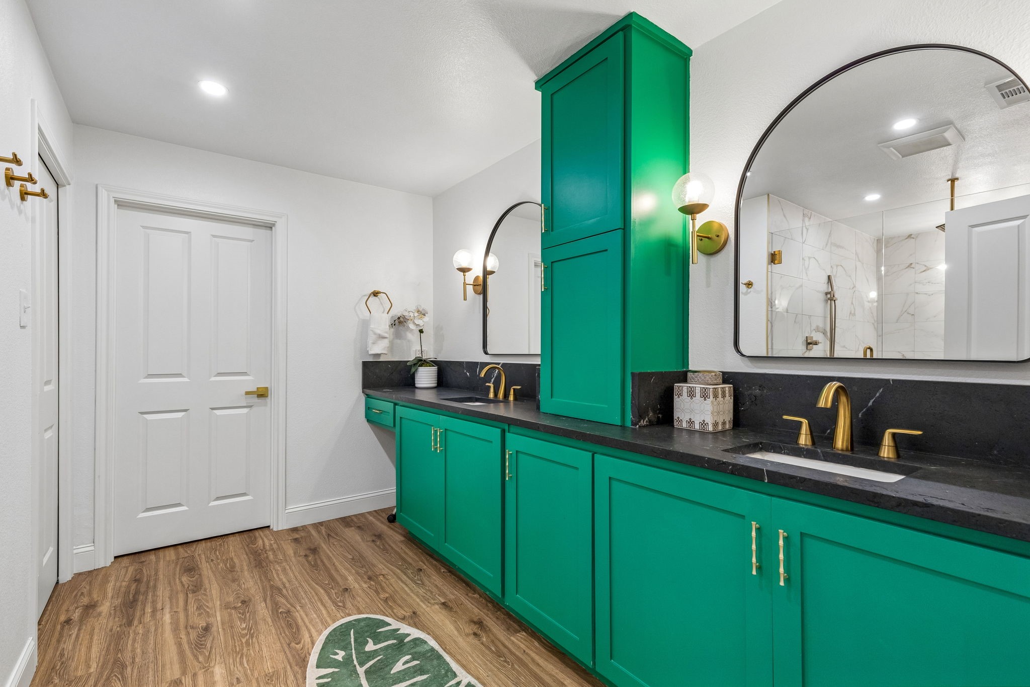 9216 Middle Glen Drive
