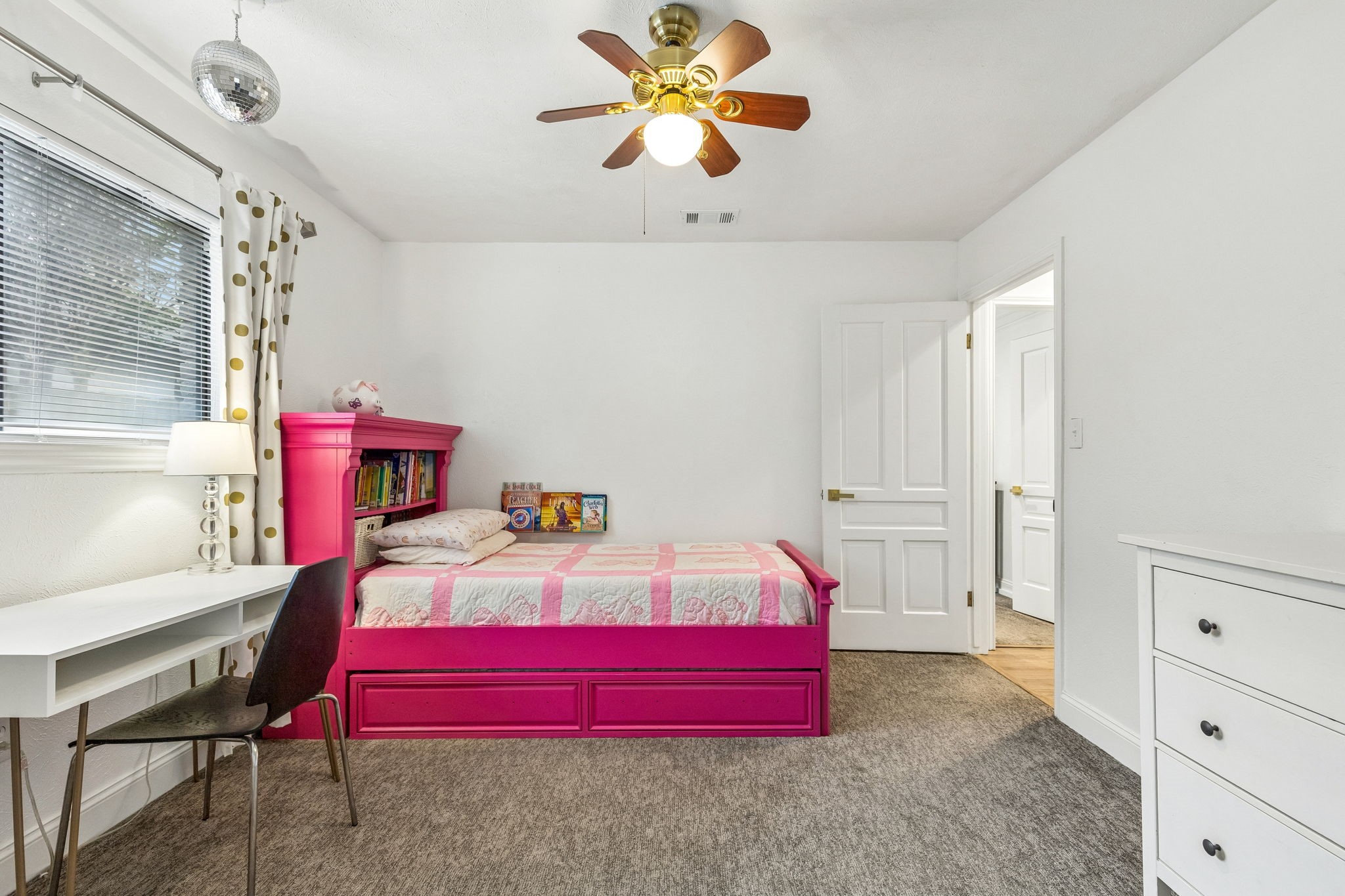 9216 Middle Glen Drive