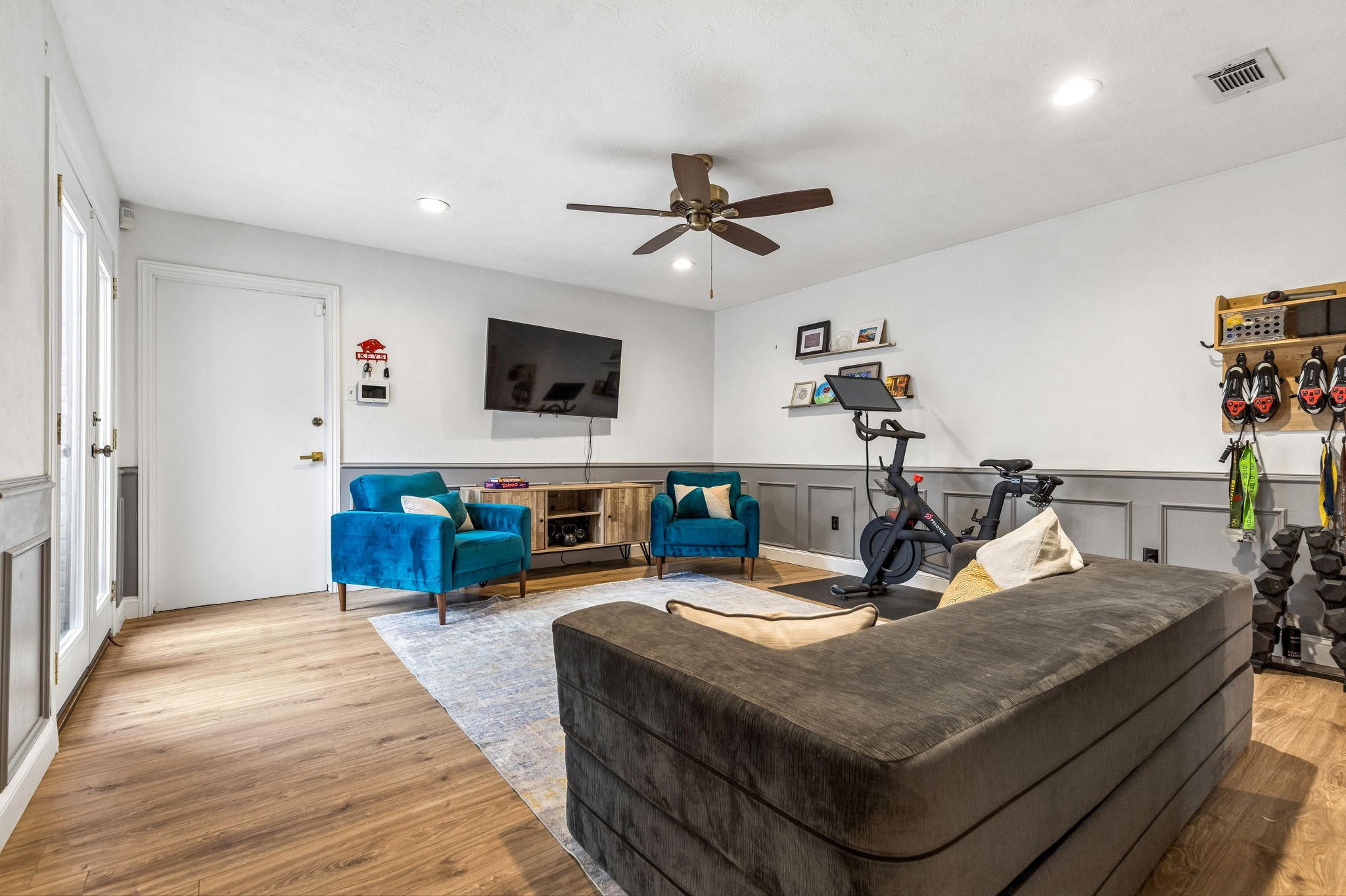 9216 Middle Glen Drive