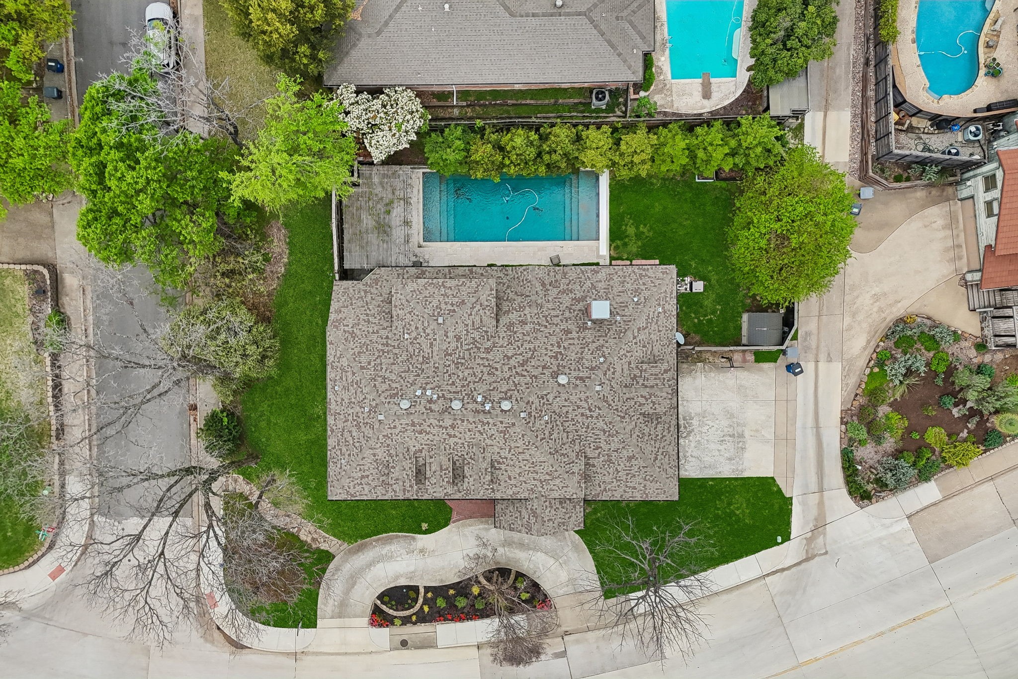 8904 Meadowknoll Drive