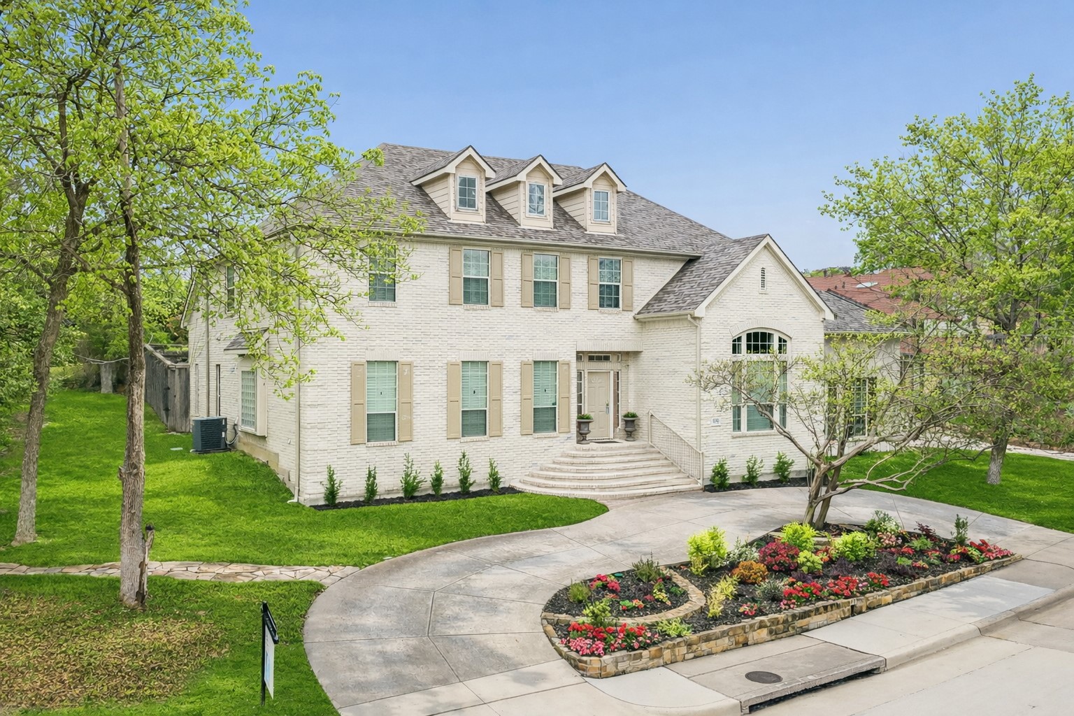 8904 Meadowknoll Drive