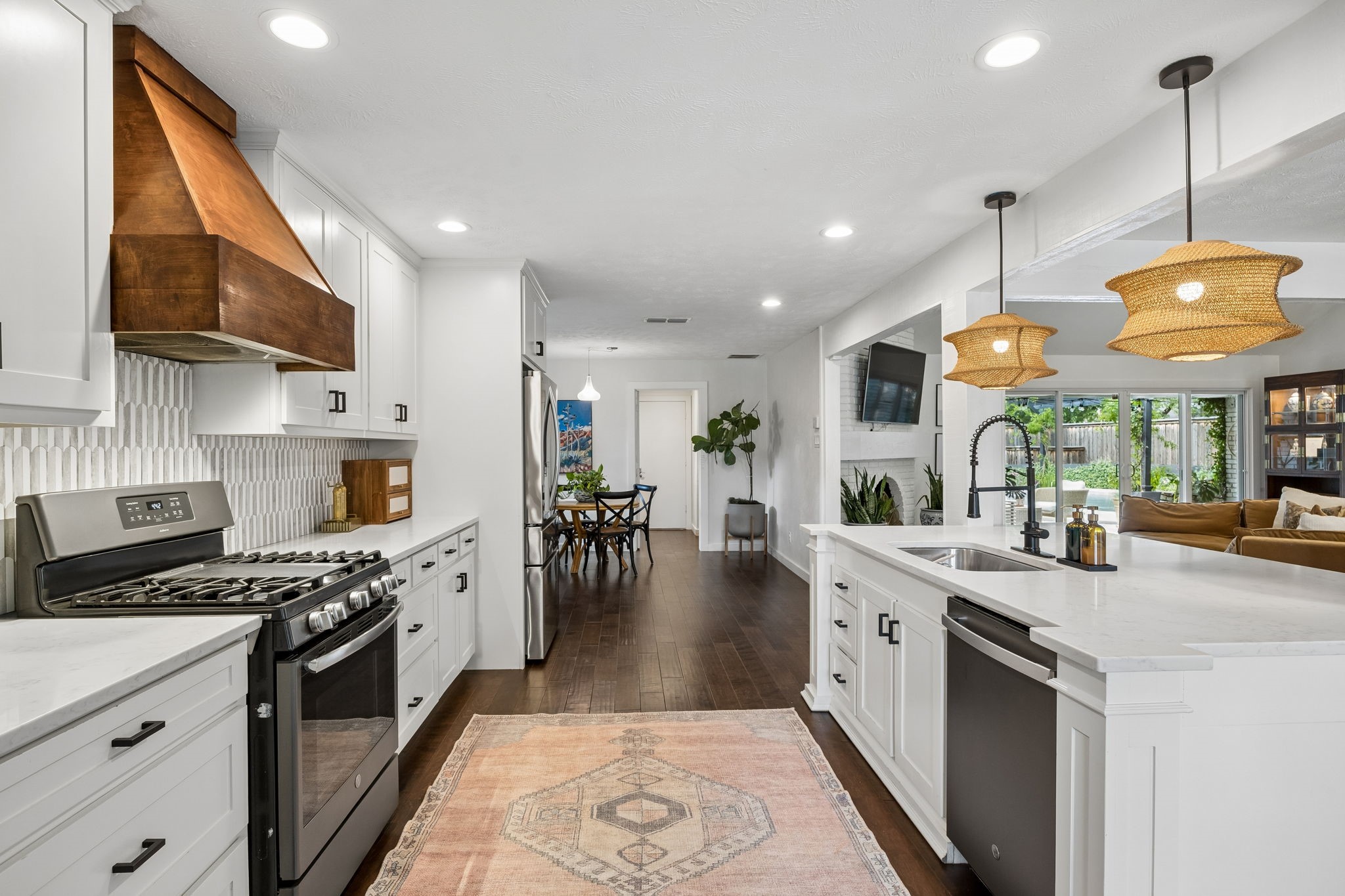 9927 Edgecove Drive