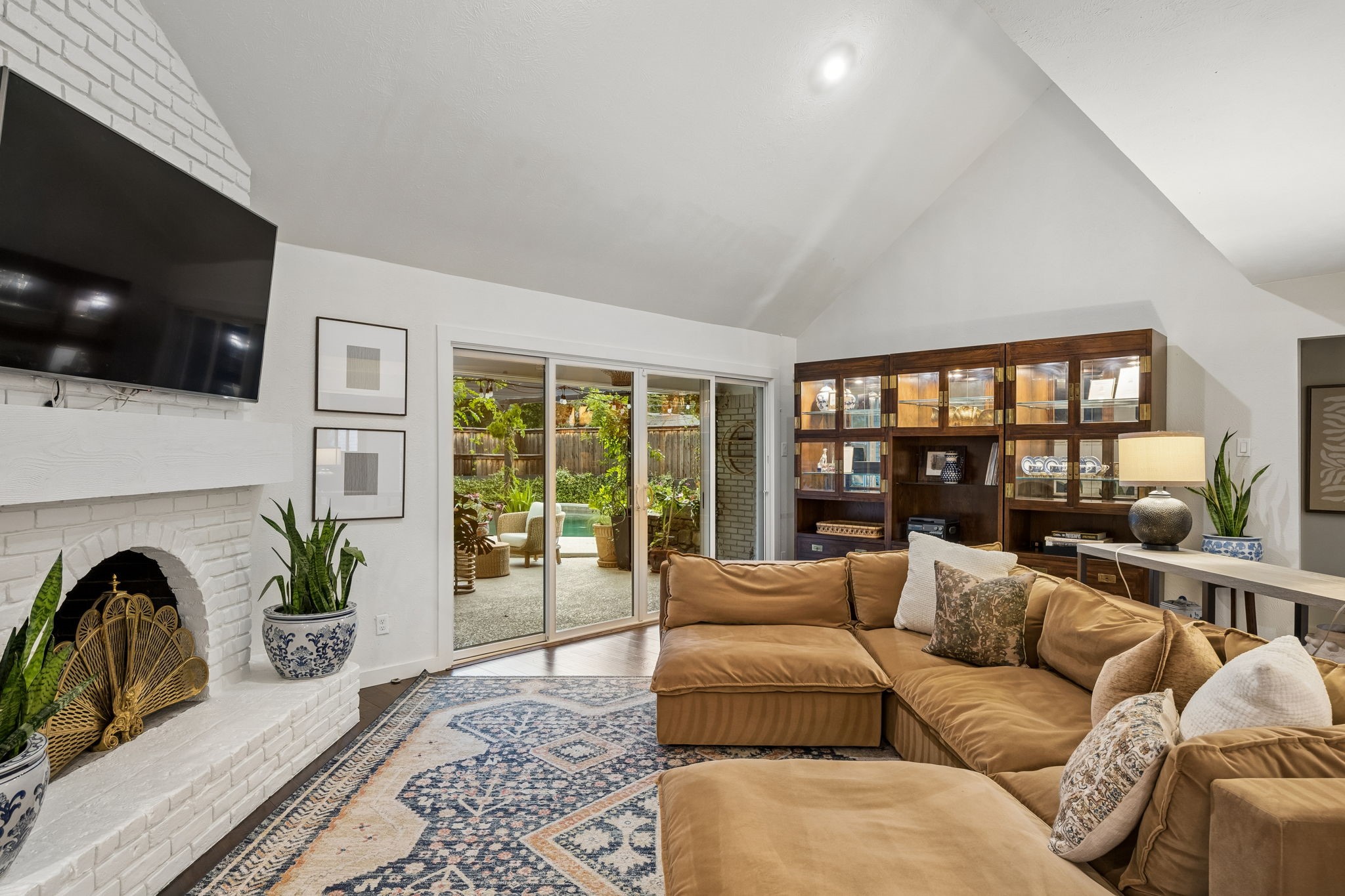 9927 Edgecove Drive