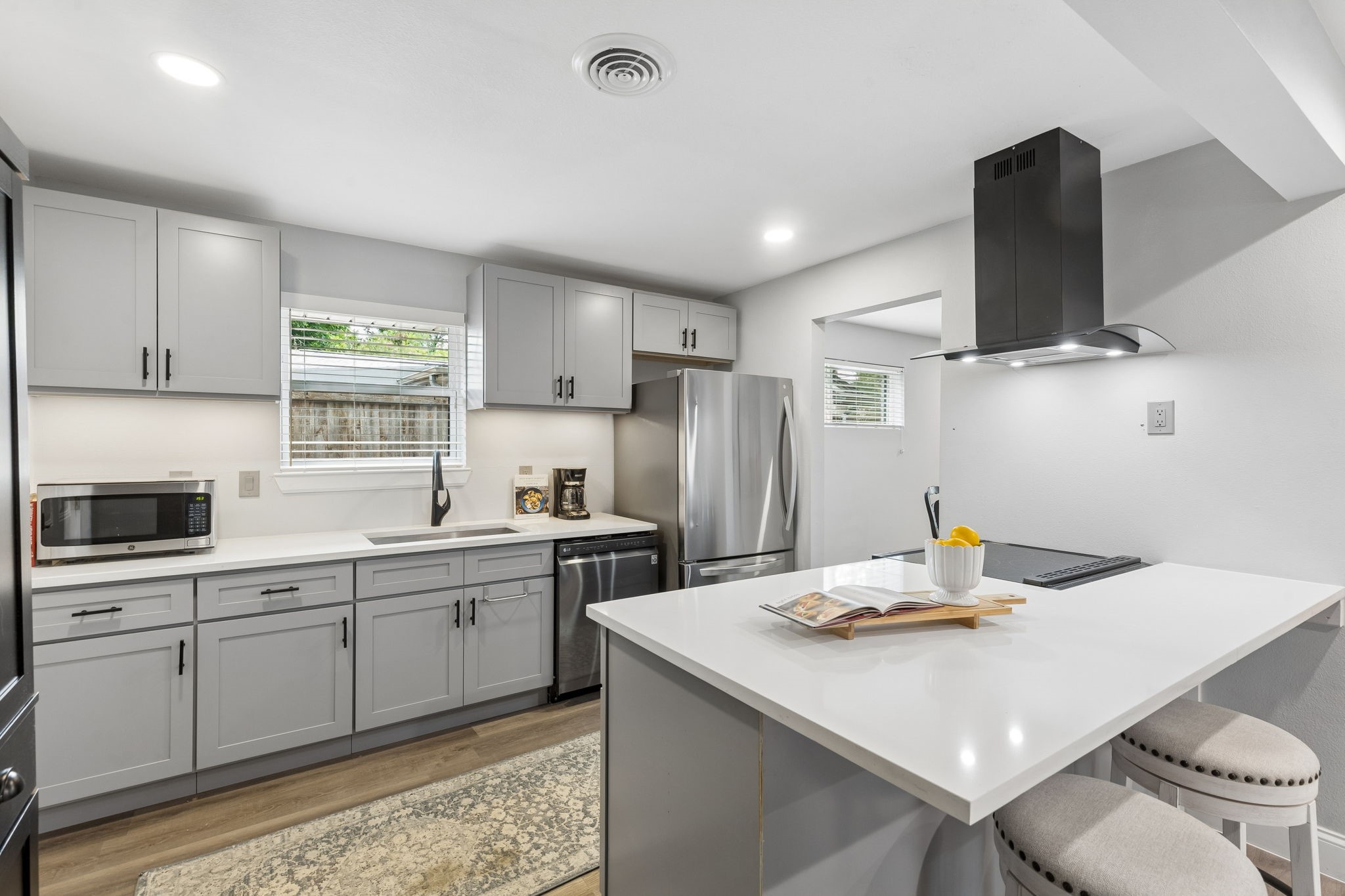 10612 Estate Lane
