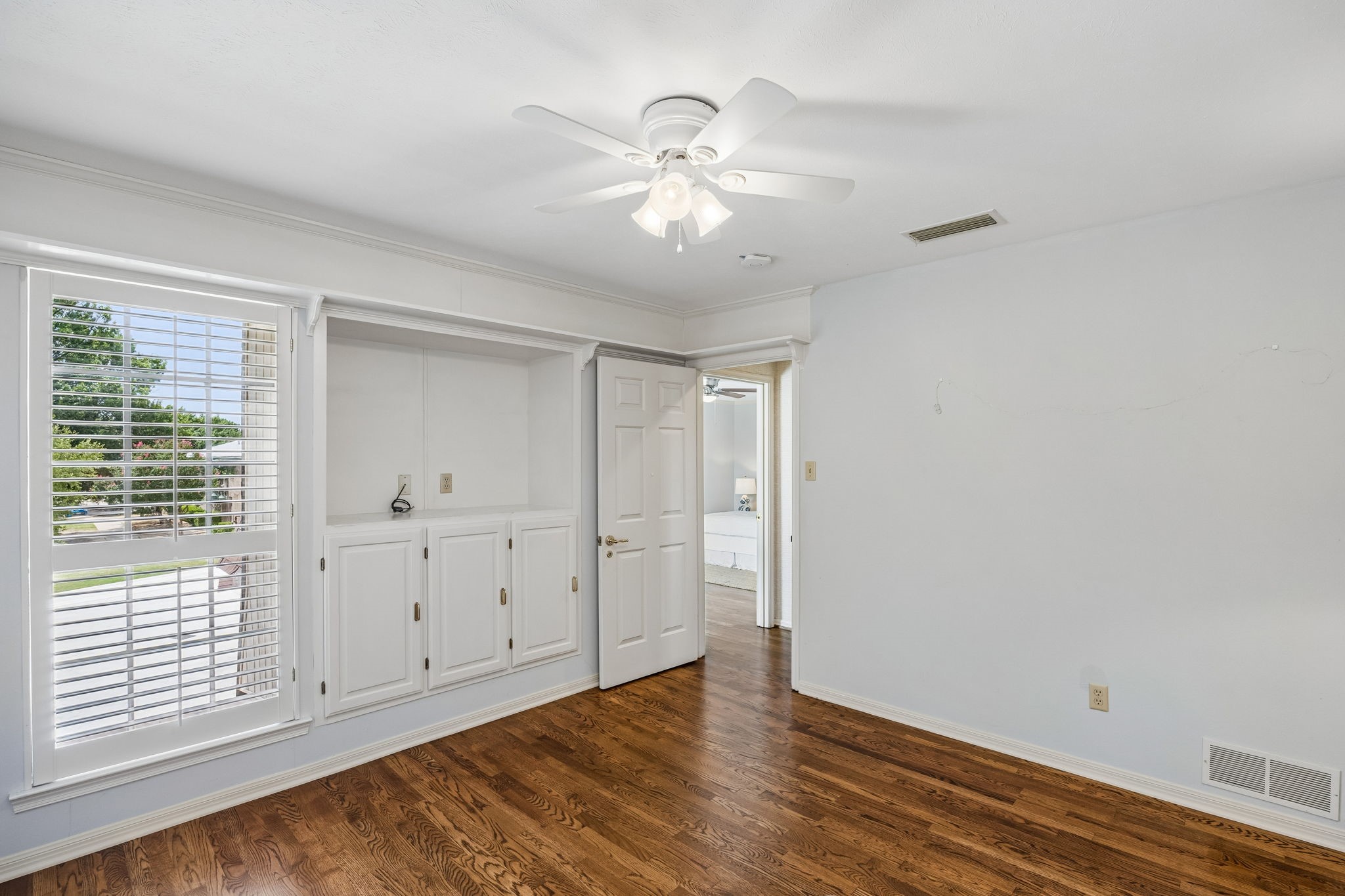 1 Crown Place