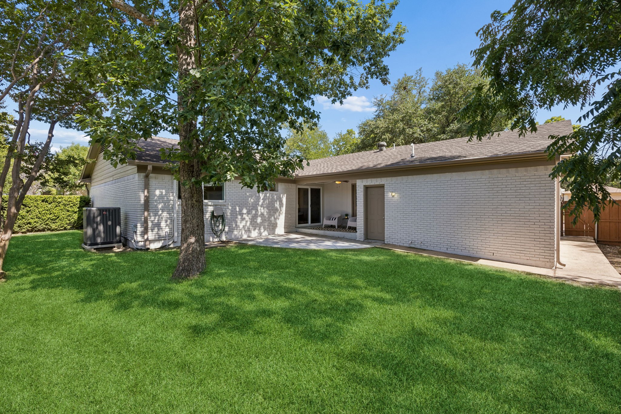 9647 Vinewood Drive