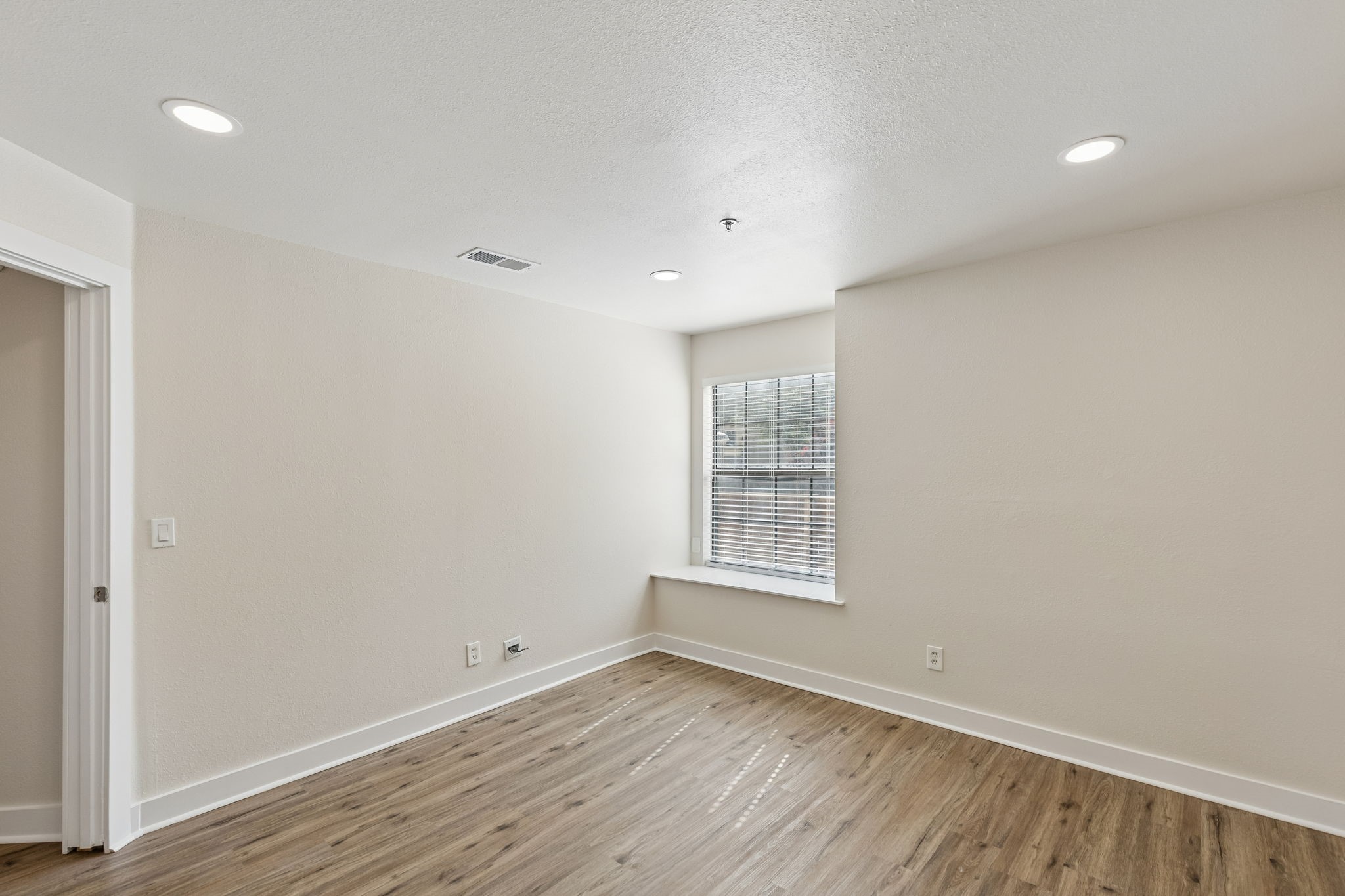 3901 Travis Street 100