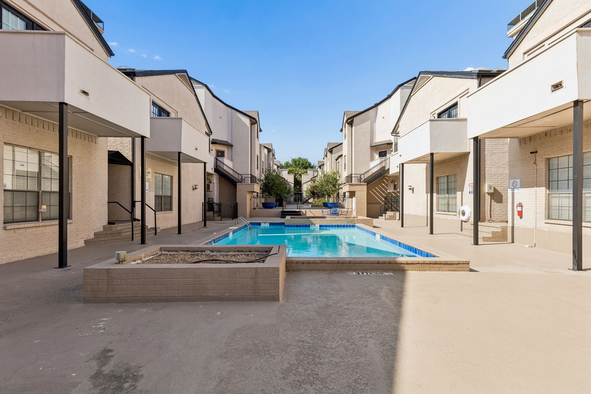 3901 Travis Street 100