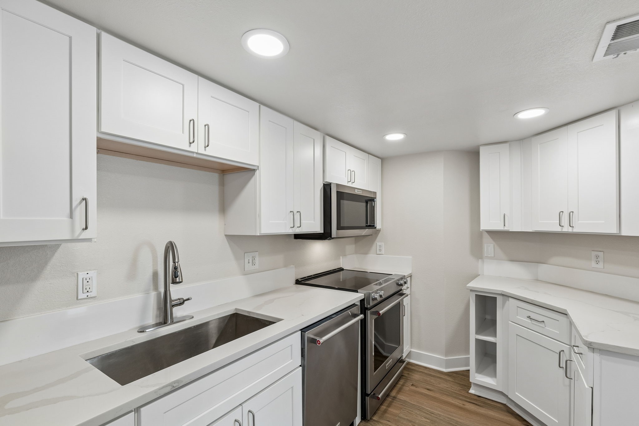 3901 Travis Street 100