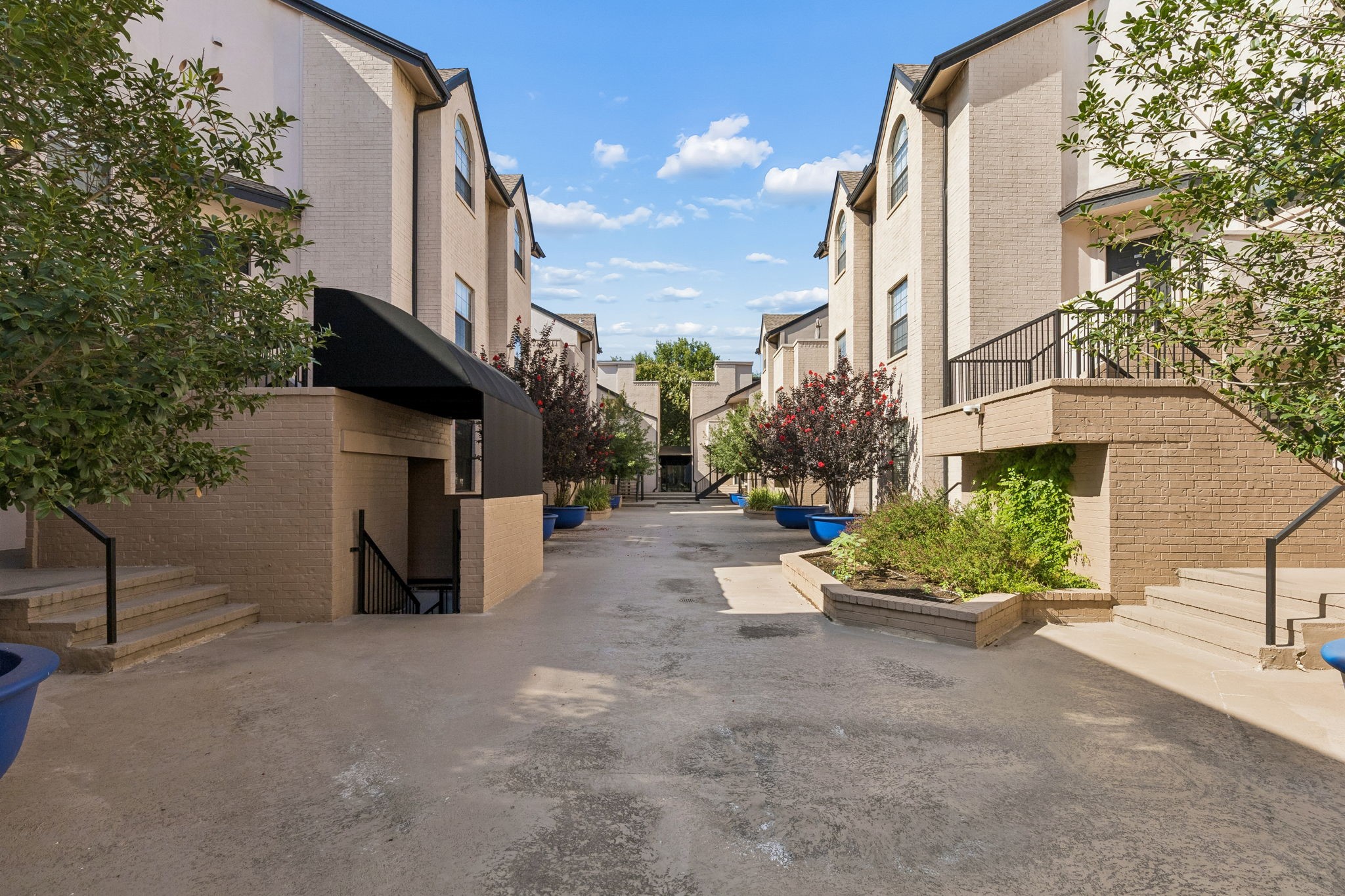 3901 Travis Street 100