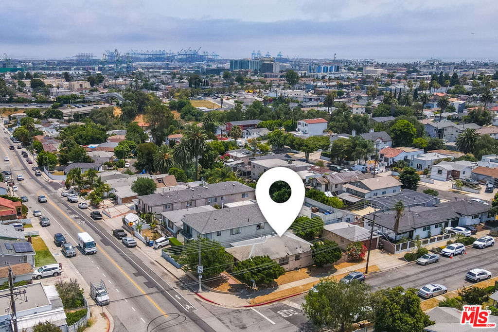 895 W Summerland Avenue