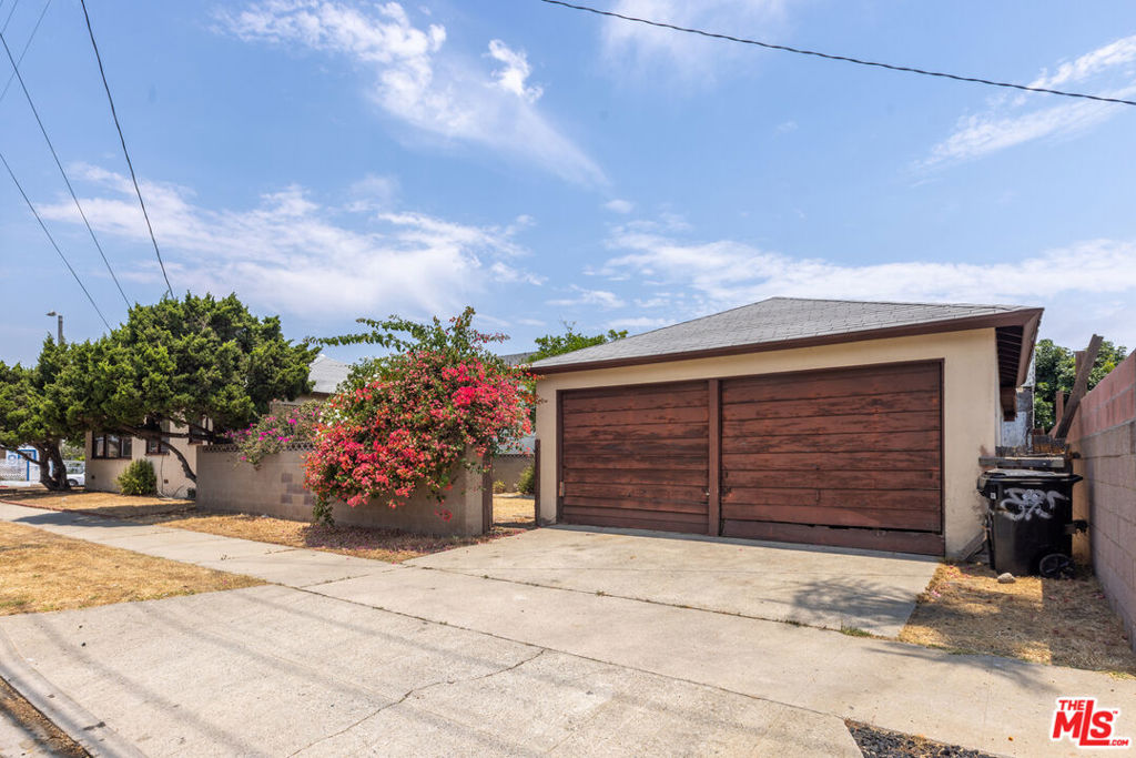 895 W Summerland Avenue