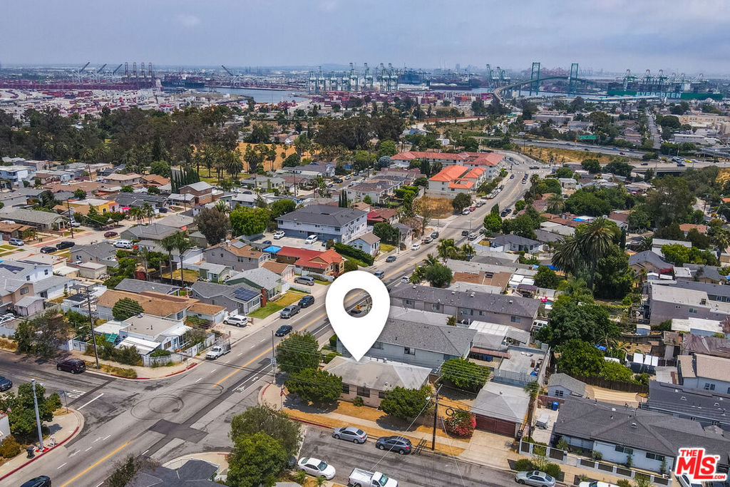 895 W Summerland Avenue