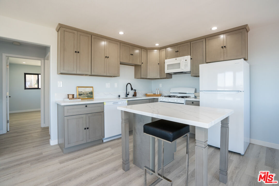 2030 S Cabrillo Ave Unit: 419