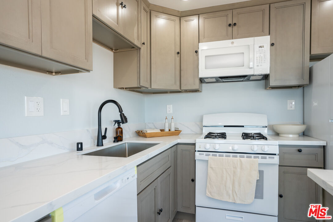 2030 S Cabrillo Ave Unit: 419