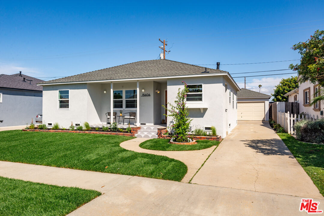 15606 Chadron Ave