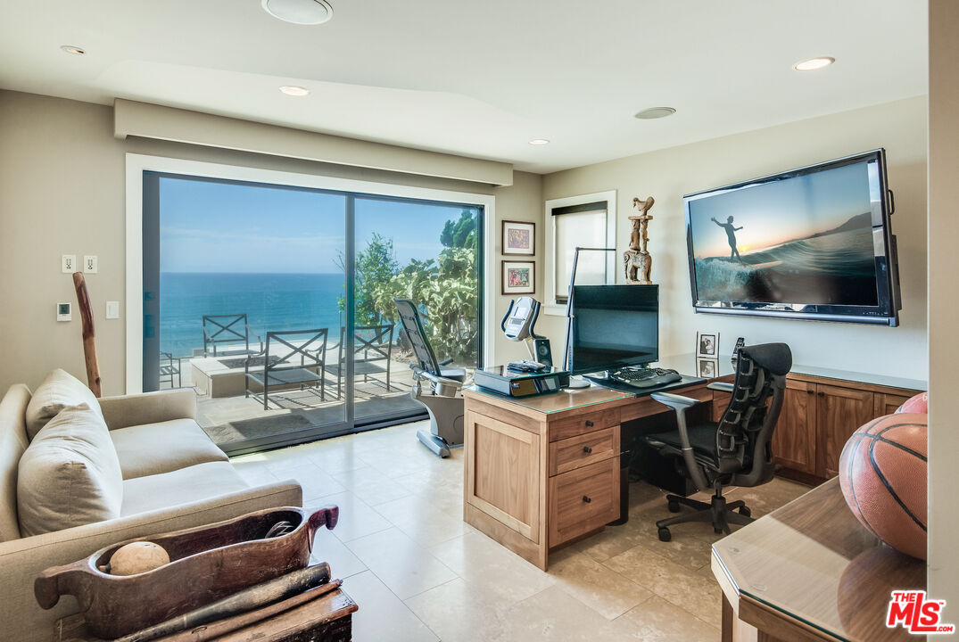 517 Paseo De La Playa