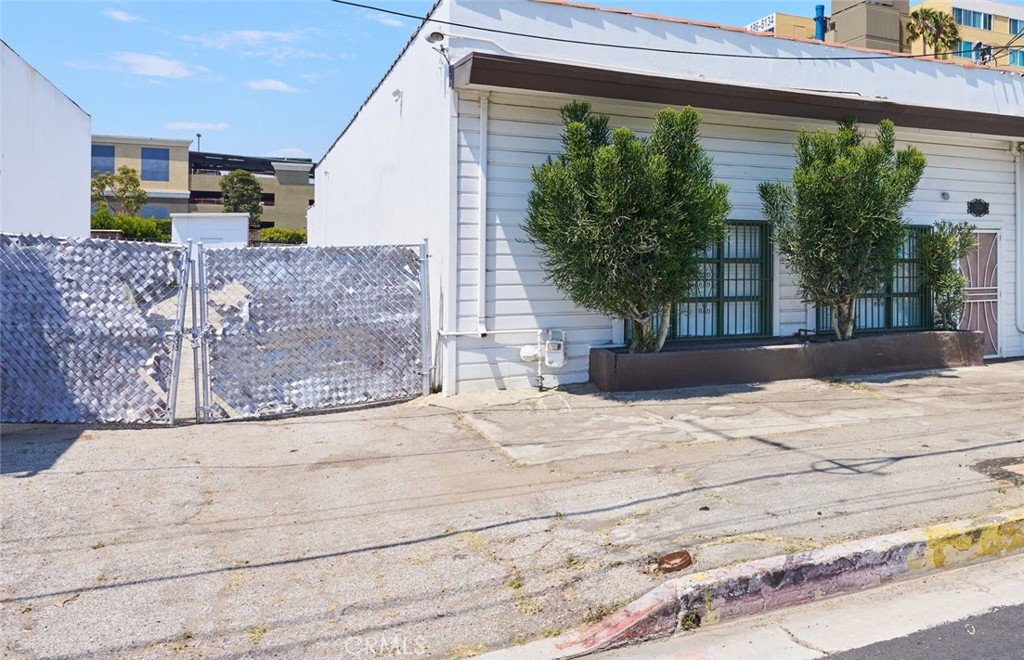 1025 W Arbor Vitae Street