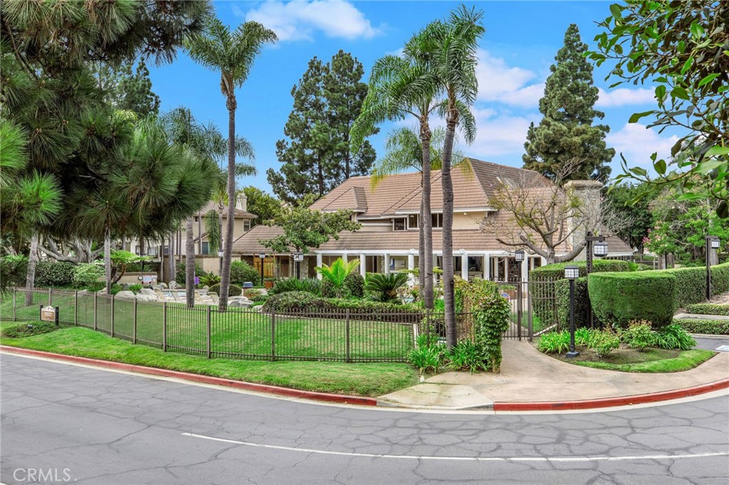 2571 Plaza del Amo 310