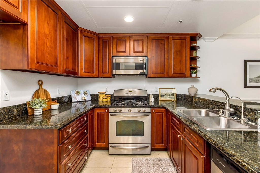 2571 Plaza del Amo 310