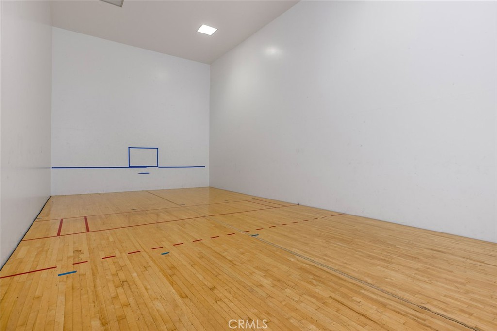 2571 Plaza del Amo 310