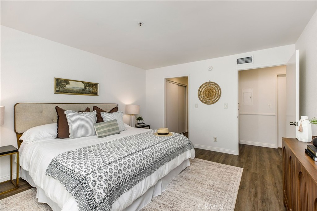 2571 Plaza del Amo 310