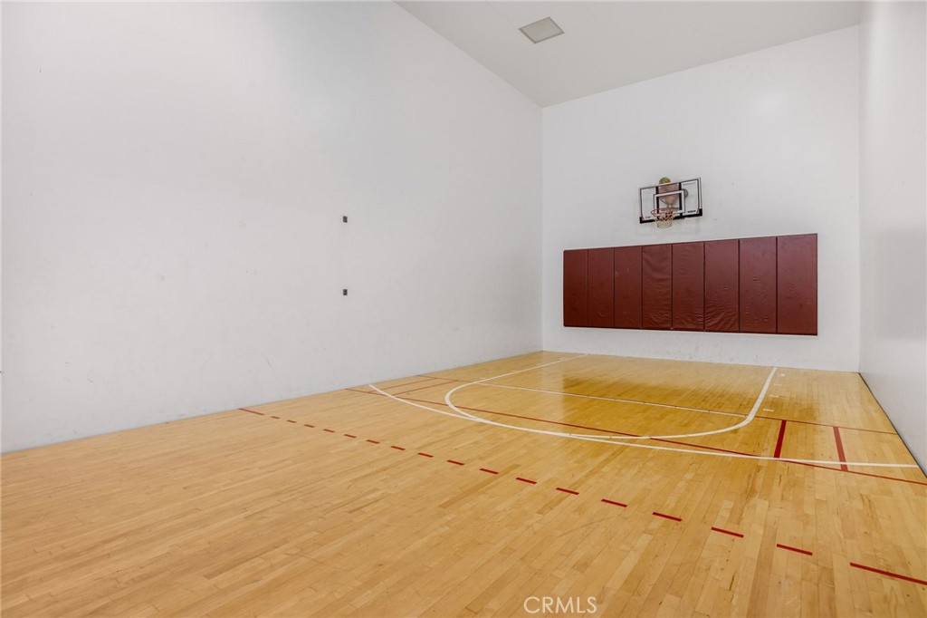 2571 Plaza del Amo 310