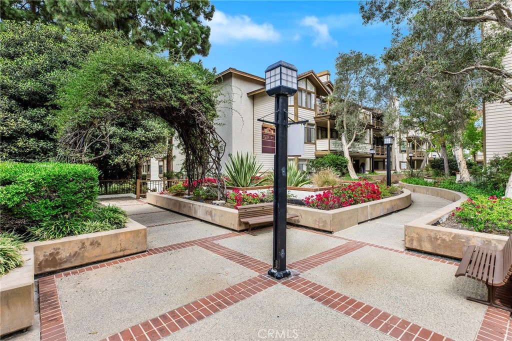 2571 Plaza del Amo 310