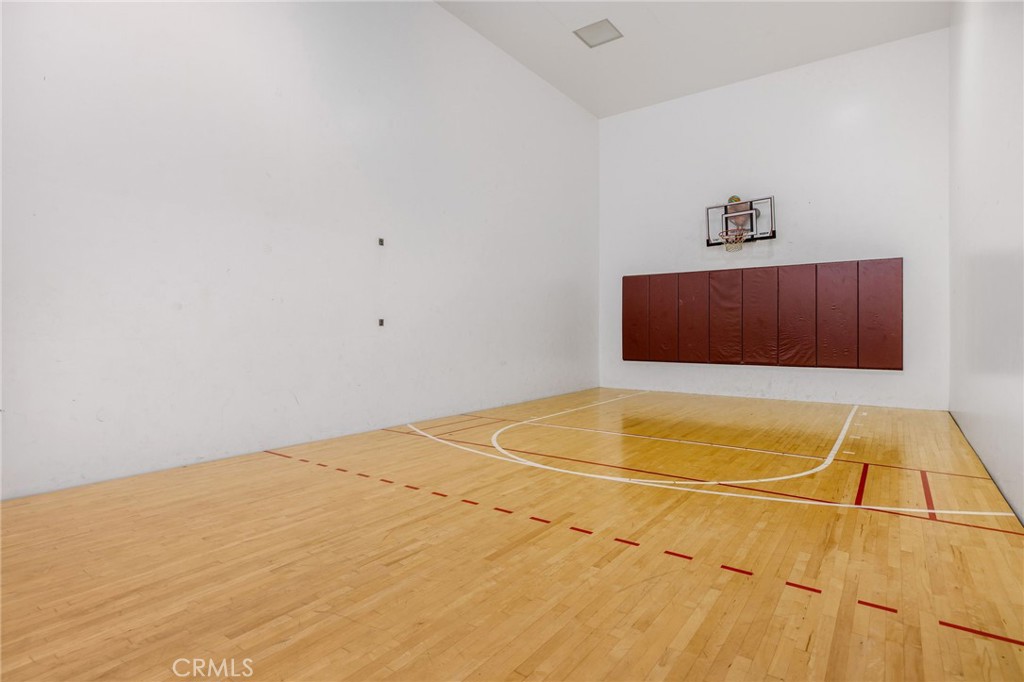 2571 Plaza del Amo 310