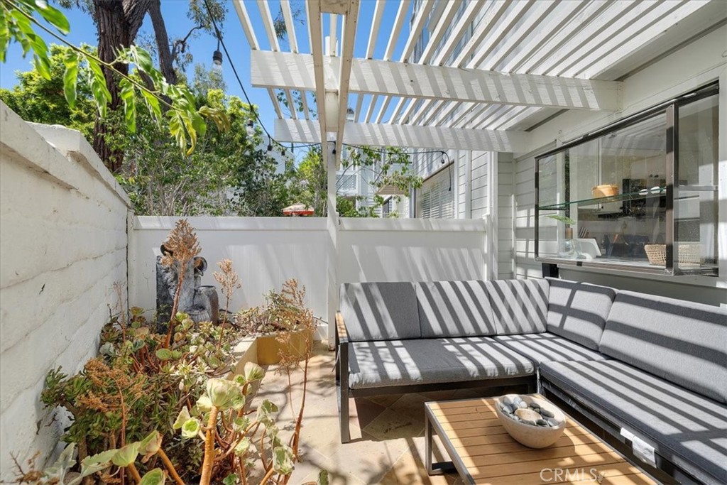 1150 W Capitol Drive 114