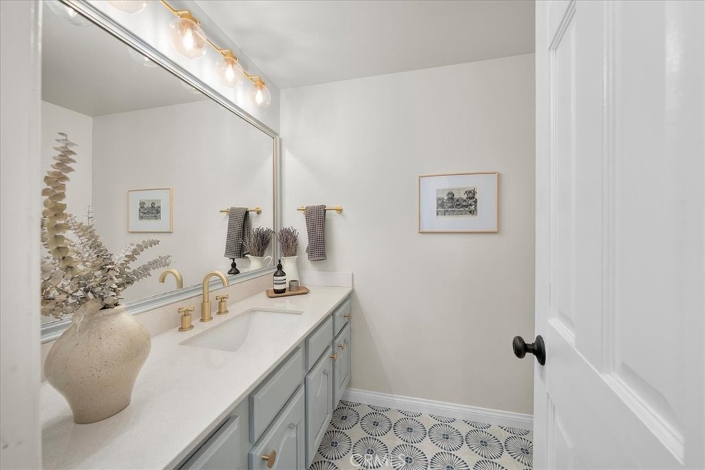 1150 W Capitol Drive 114