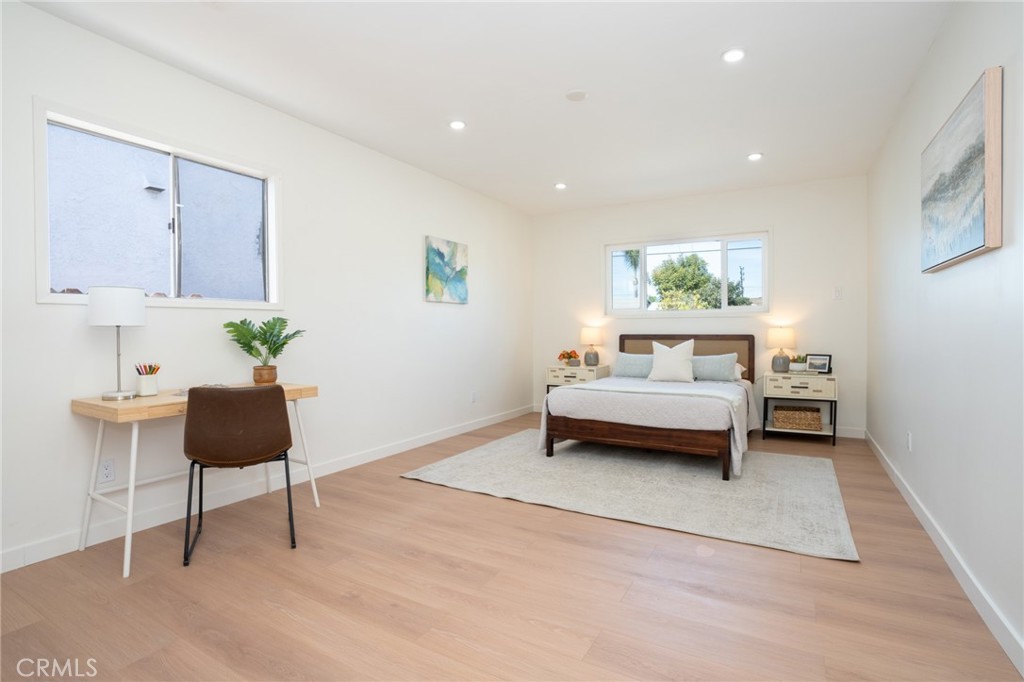 261 W Sepulveda Street