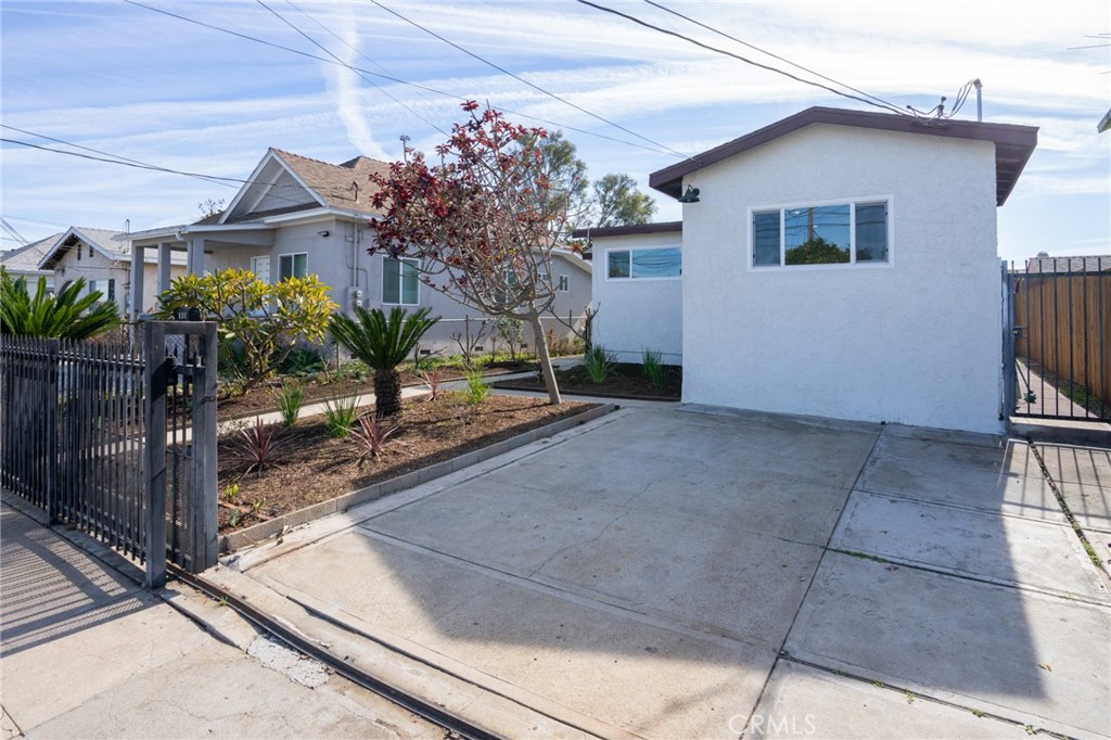 261 W Sepulveda Street