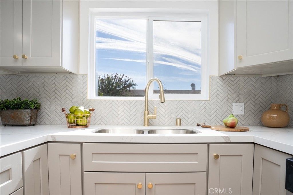 261 W Sepulveda Street