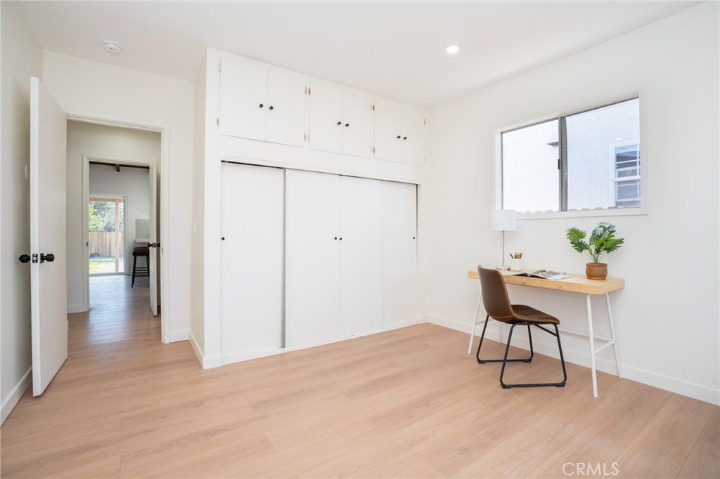 261 W Sepulveda Street