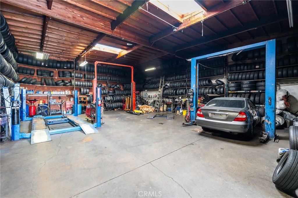 1527 W El Segundo Boulevard