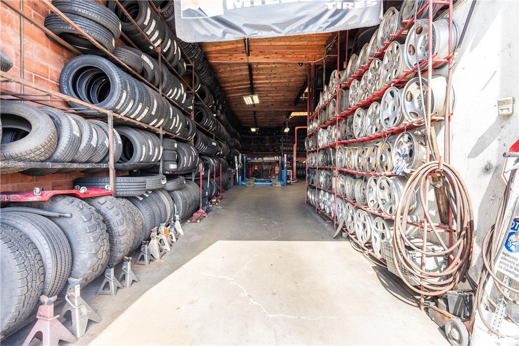 1527 W El Segundo Boulevard