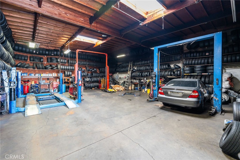 1527 W El Segundo Boulevard