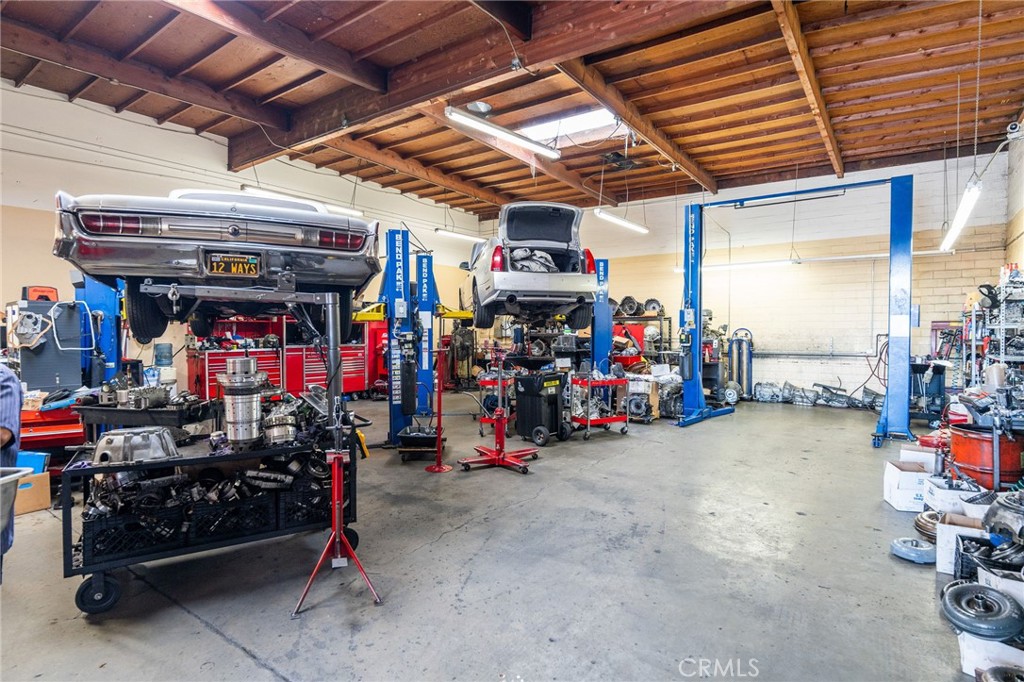 1527 W El Segundo Boulevard