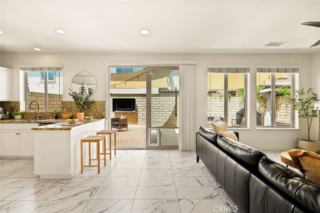6807 Simmons Way