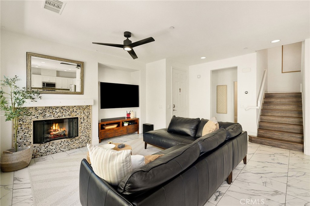 6807 Simmons Way