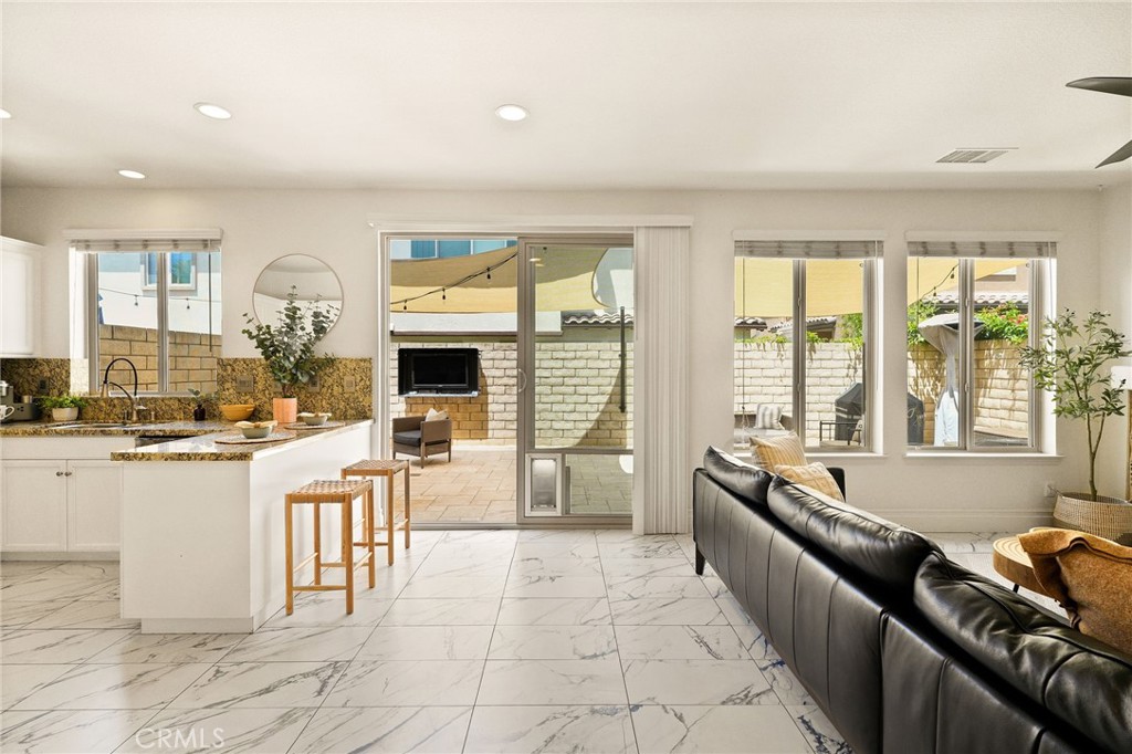 6807 Simmons Way