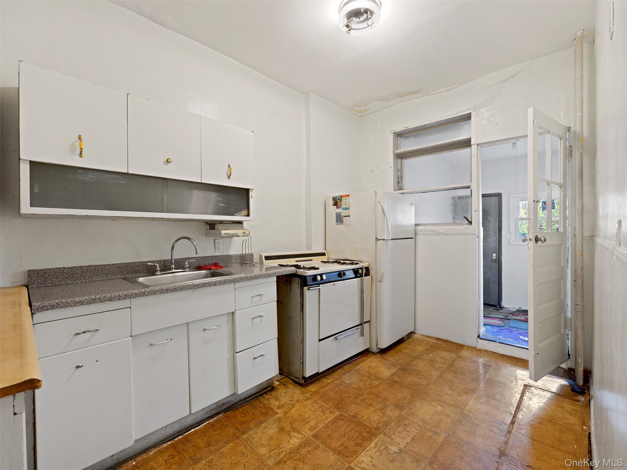 99 E 31st Street