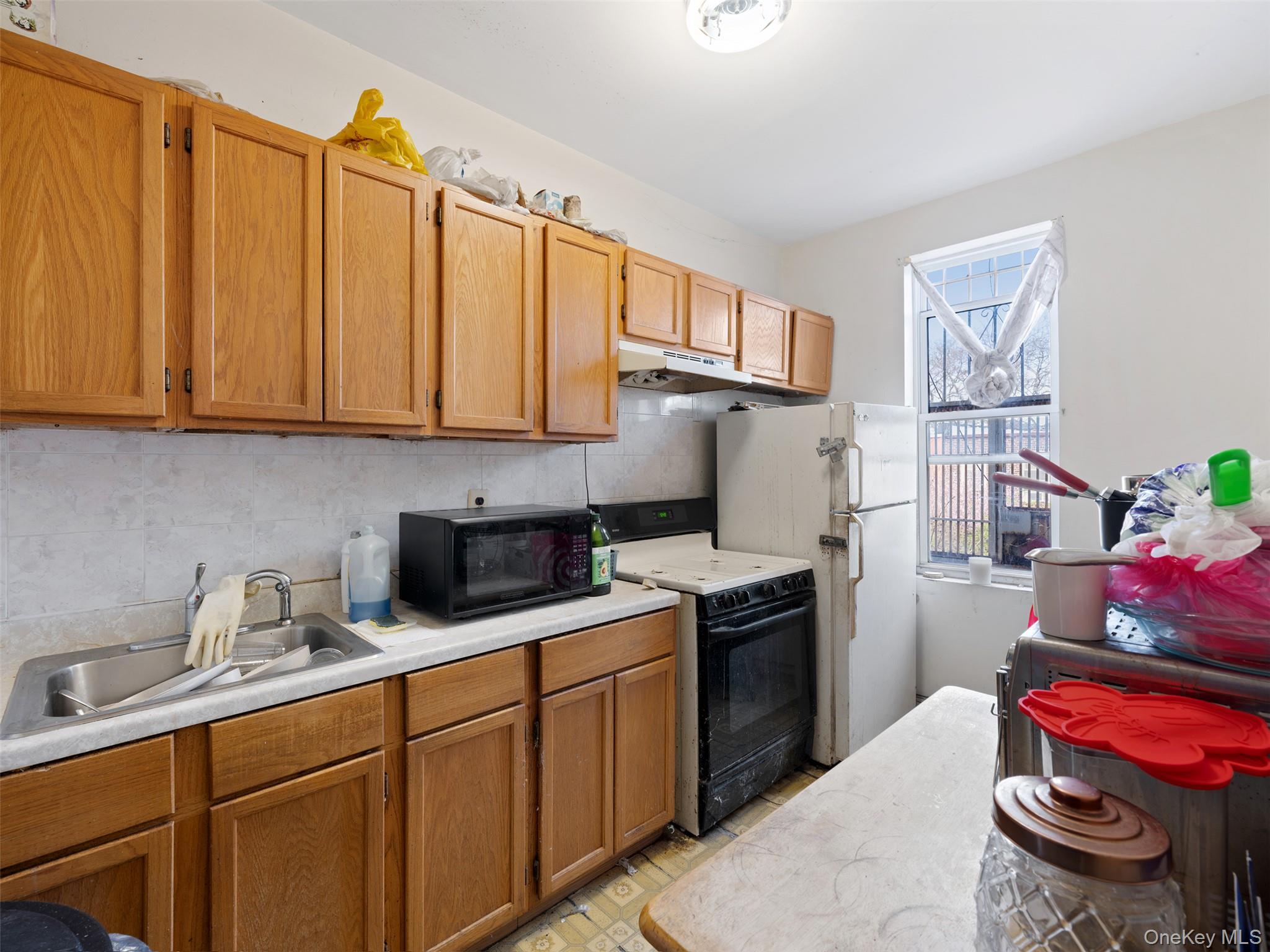 99 E 31st Street