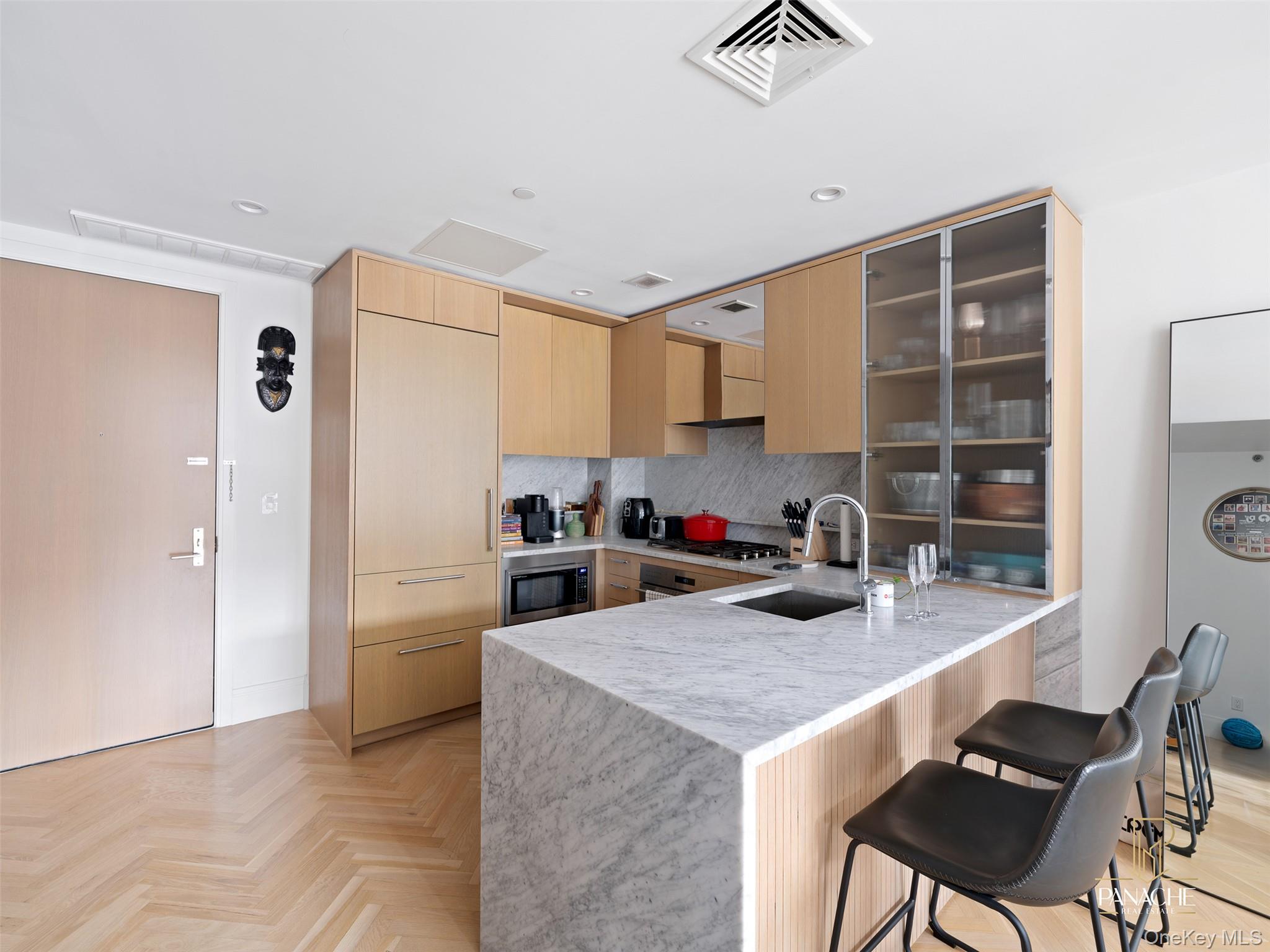 300 W 122nd St #6N