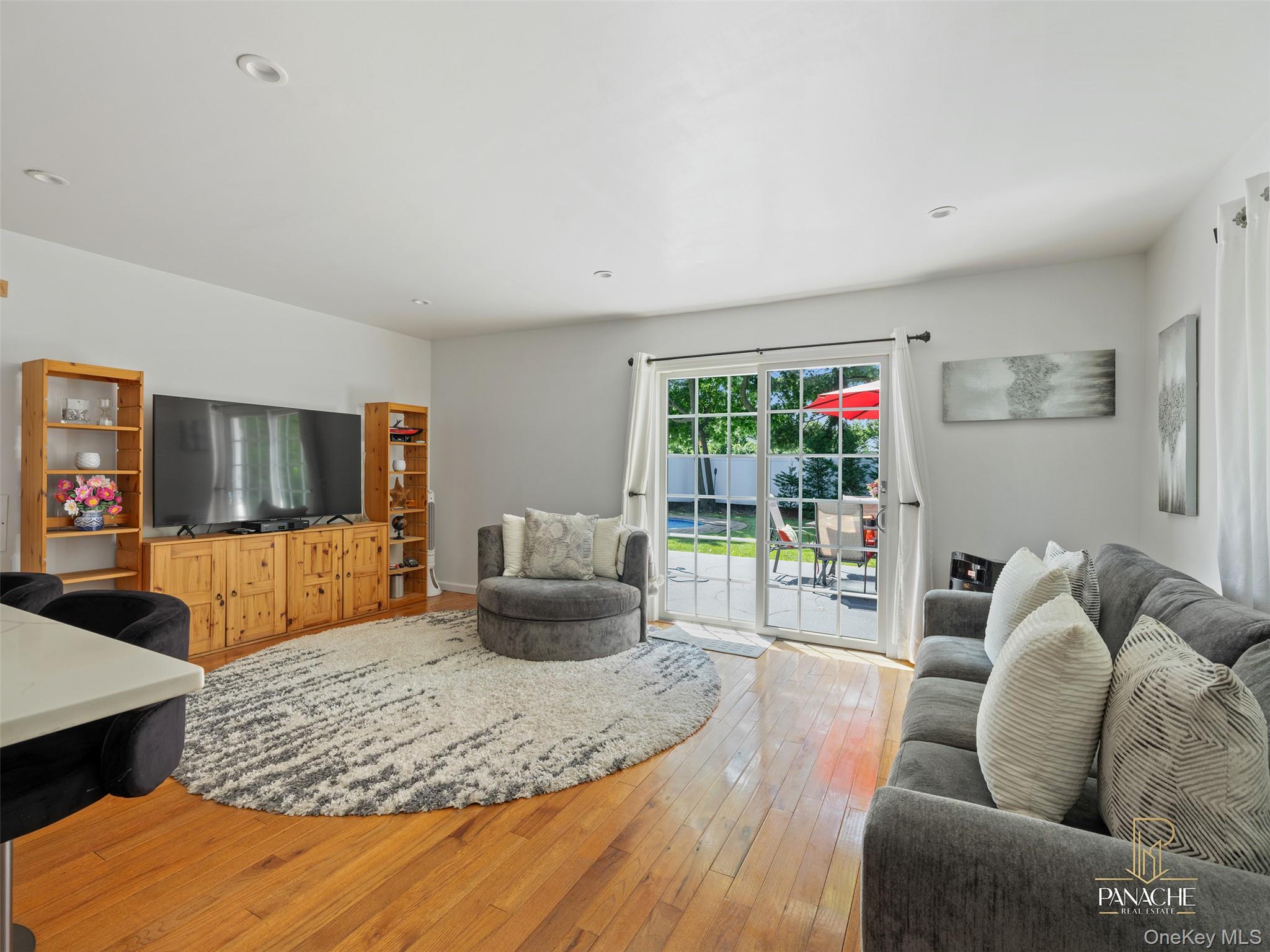 18 Shubert Ln