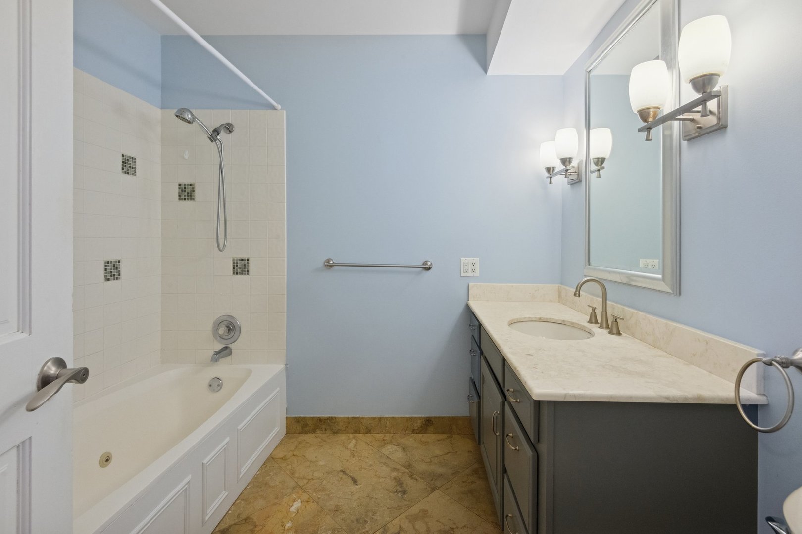 5523 S Garfield Street